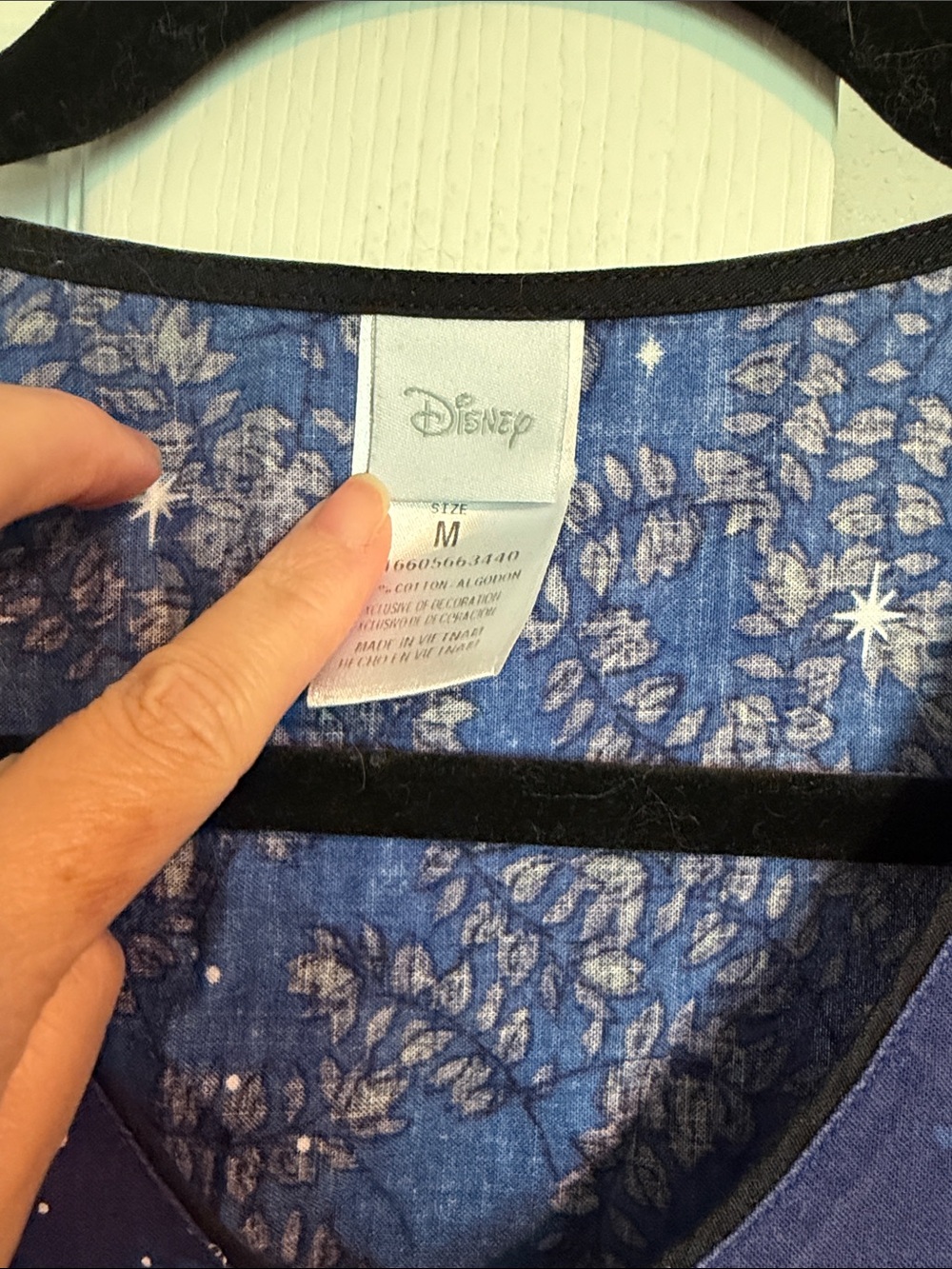 Cinderella Graphic scrub top - Picture 2 of 2